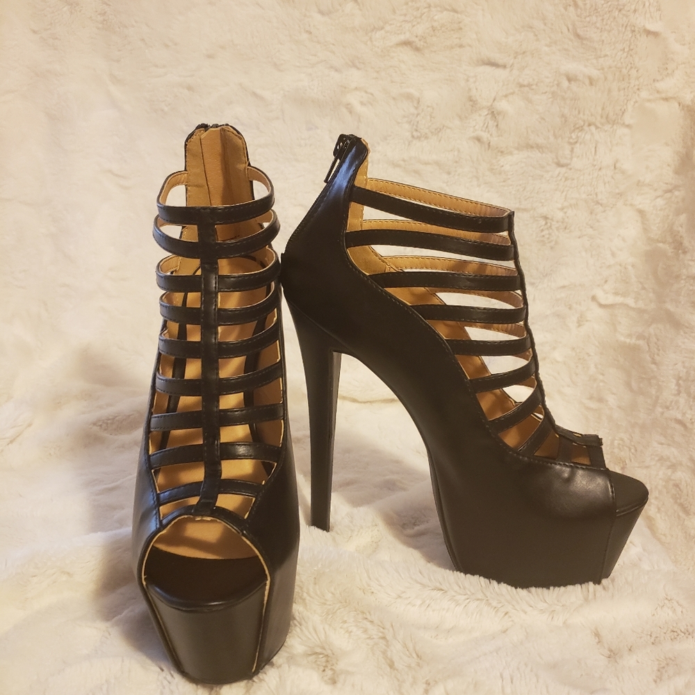 Black heels 🖤 size 8